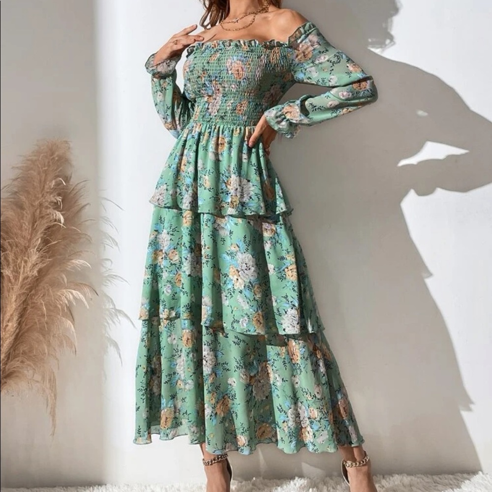 Boho floral print  off shoulder shirred layered hem maxi dress - Picture 10 of 15